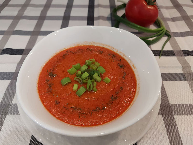 Gazpacho, hladna supa od povrća.